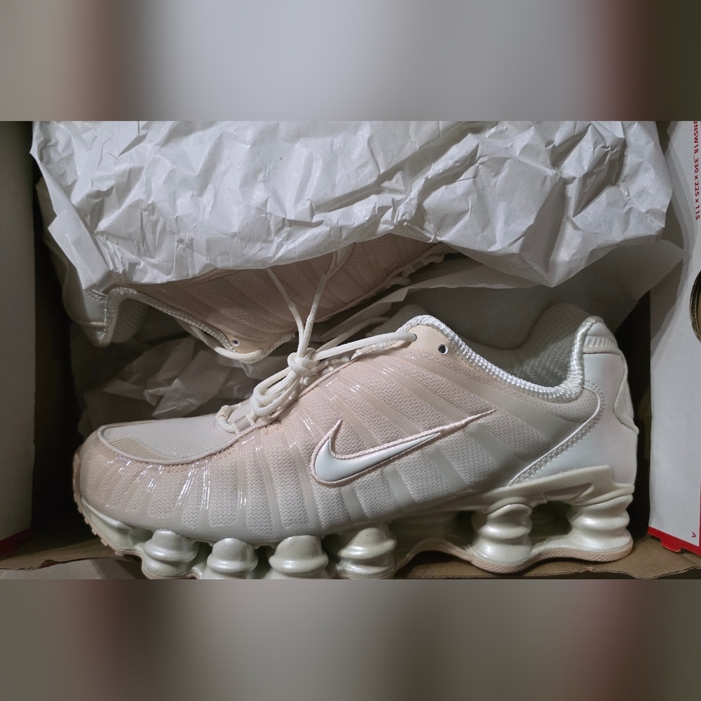 Nike Shox White/creme Sneakers